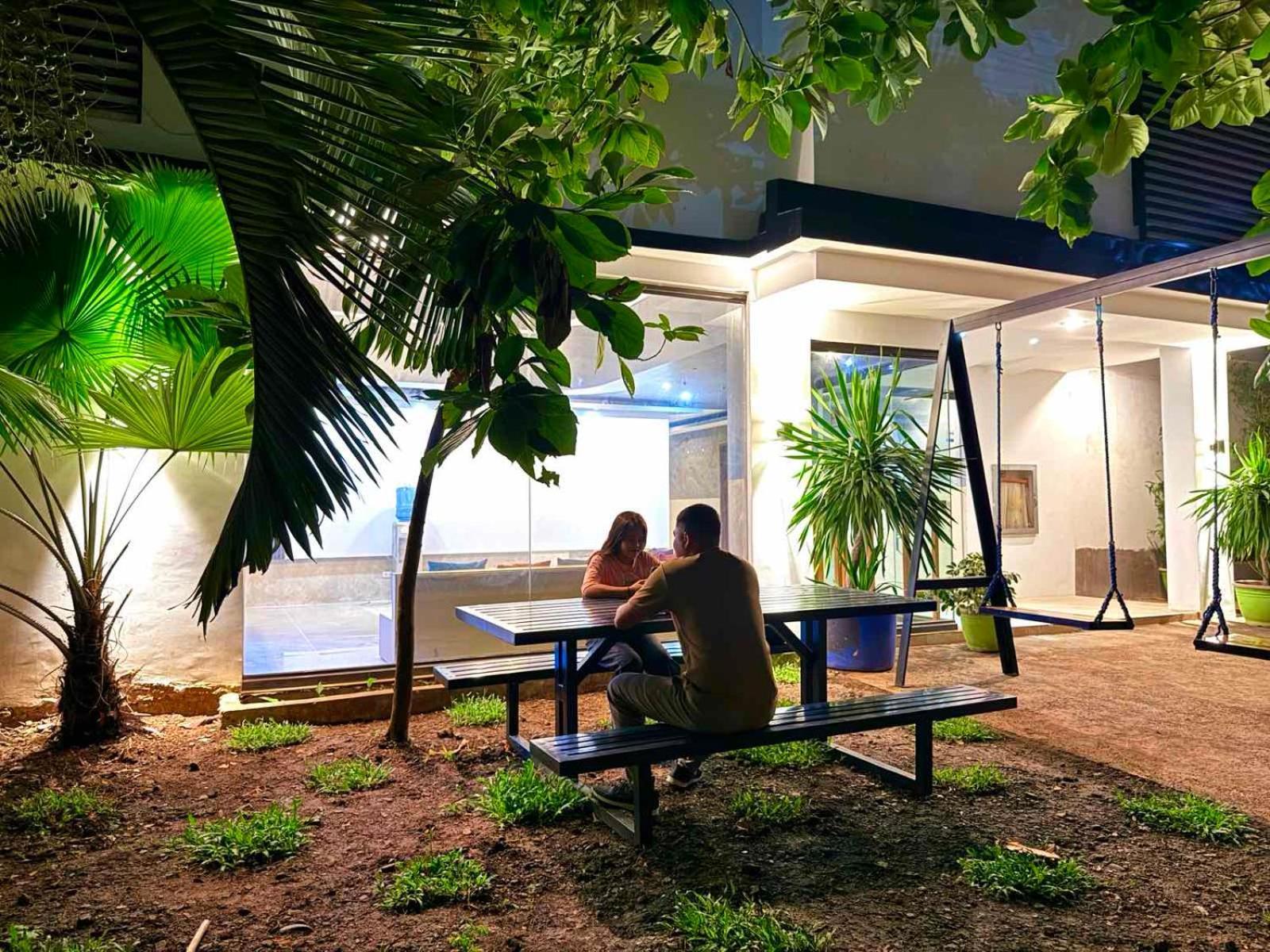 Goofy Ants Hostel Puerto Princesa Exterior photo